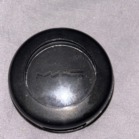 MAC COSMETICS CARBON EYESHADOW - Picture 1 of 3